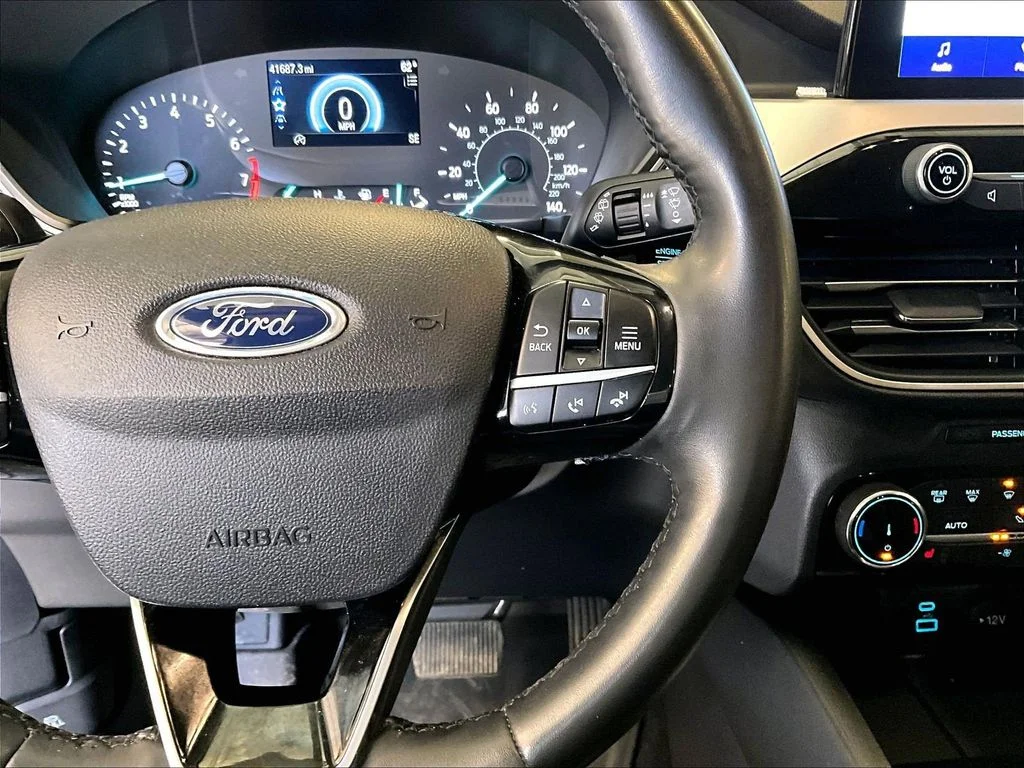 Used 2022 White Ford SEL image 25