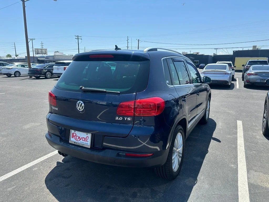Used 2015 Blue Volkswagen SE image 10