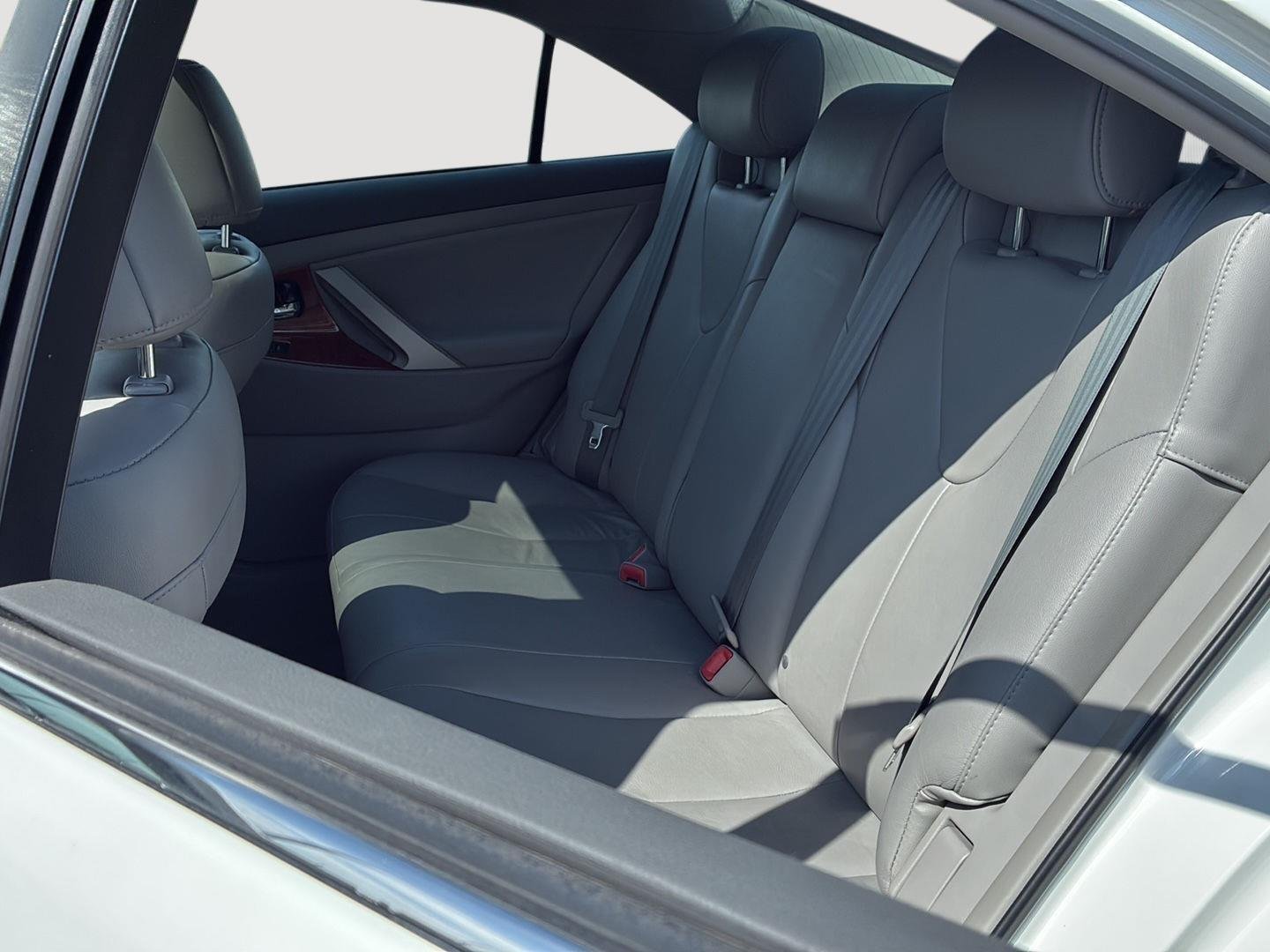 Used 2011 Super White Toyota XLE image 5