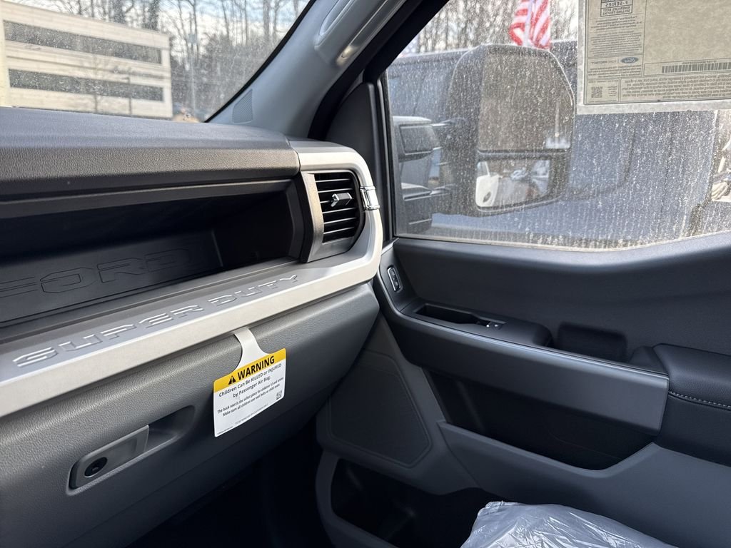 New 2025 Oxford White Ford F-350® XL image 15