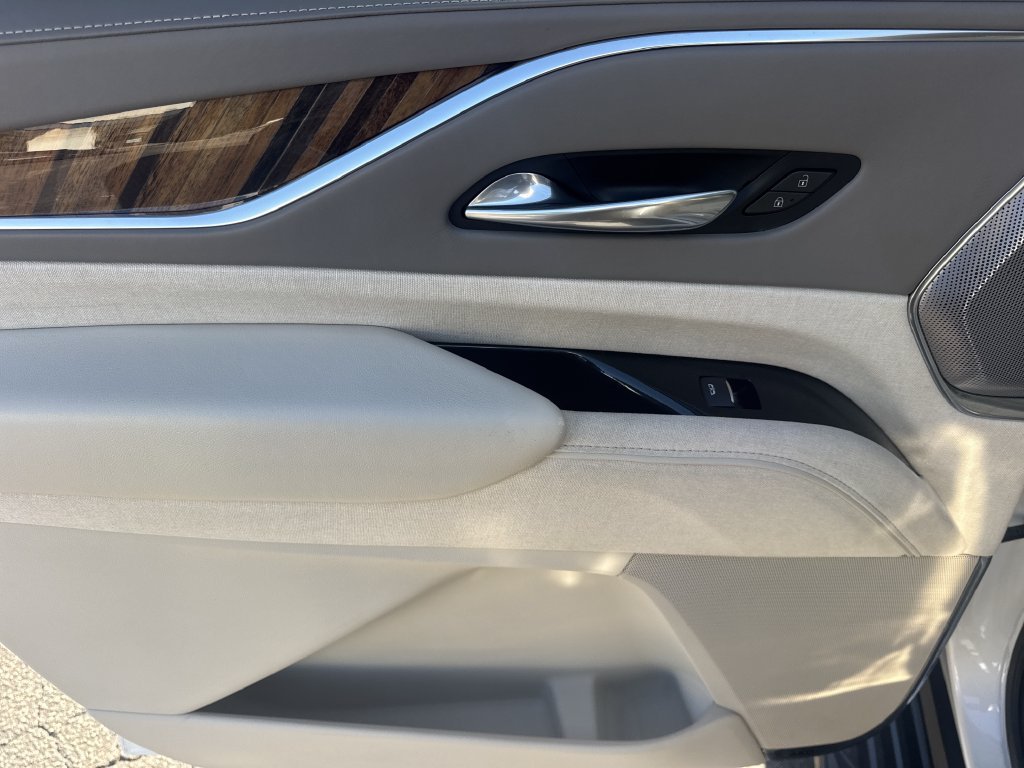 Used 2021 White Cadillac Sport Platinum image 22