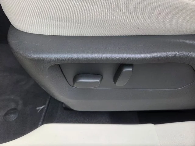 Used 2023 Black Buick Essence image 4