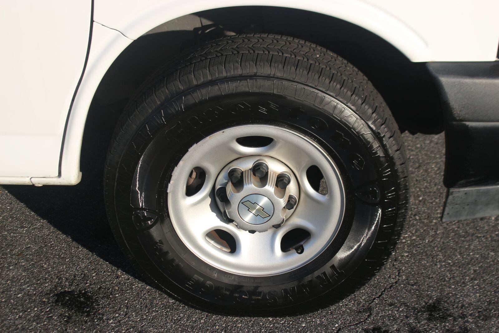 Used 2021 SUMMIT WHITE Chevrolet RWD 2500 155" image 31
