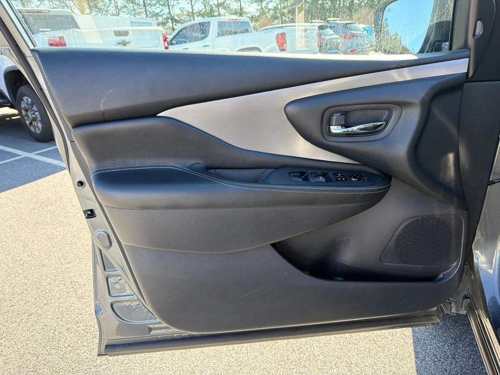 Used 2022 Gray Nissan SV image 10