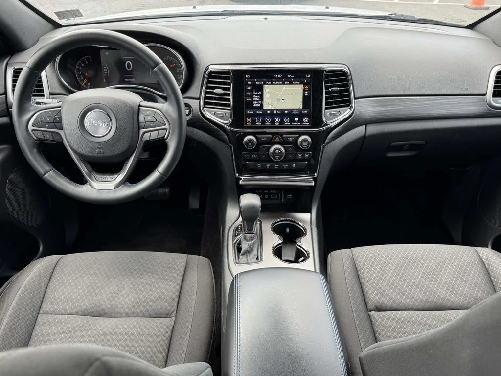 Used 2019 White Jeep Laredo image 17