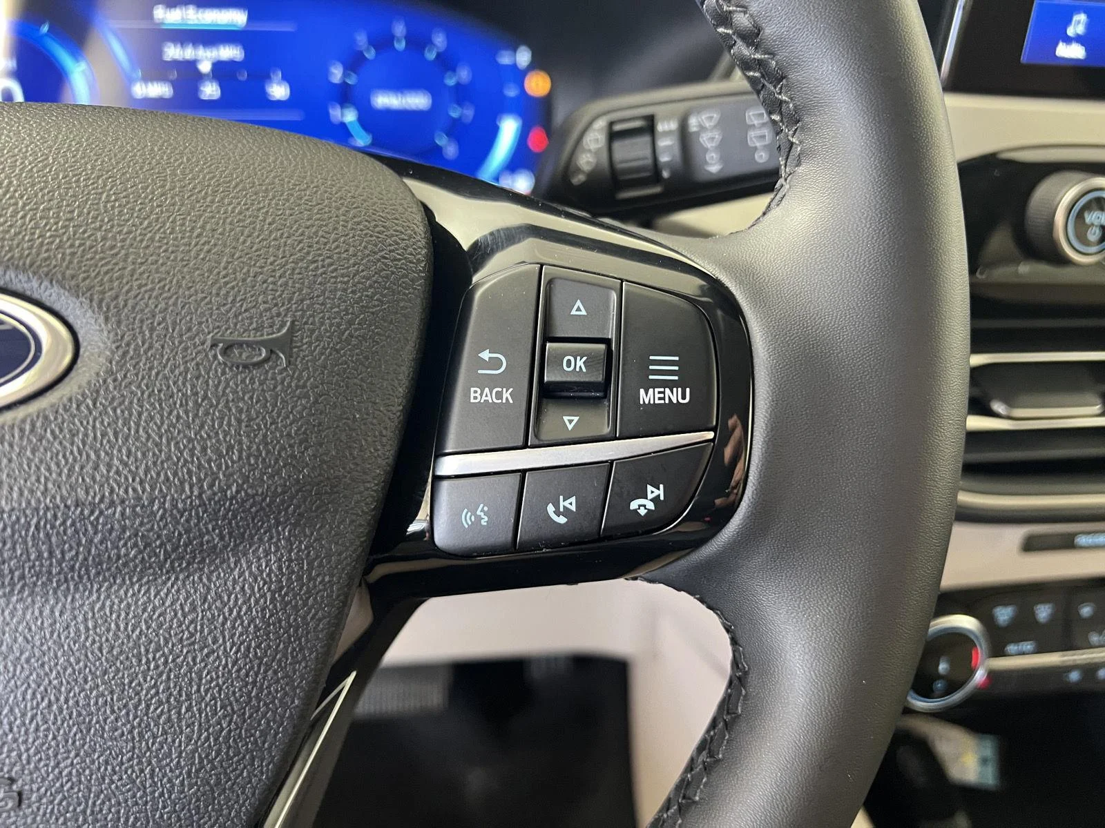 Used 2022 Star White Metallic Tri-Coat Ford SEL image 17