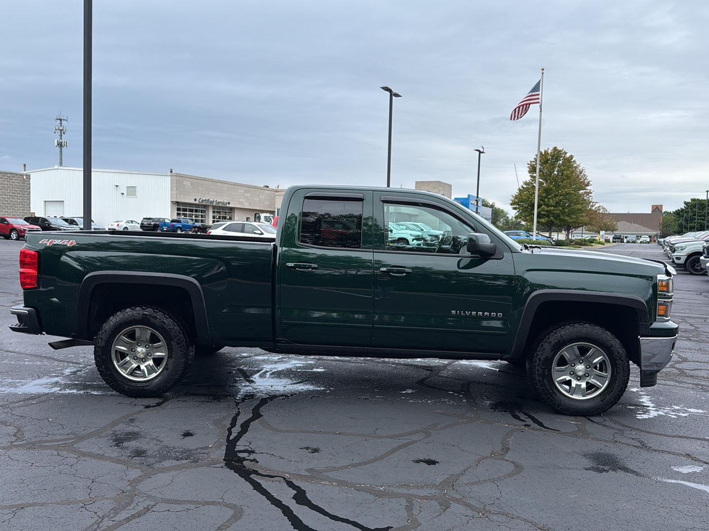Used 2015 RAINFOREST GREEN METALLIC Chevrolet LT image 6