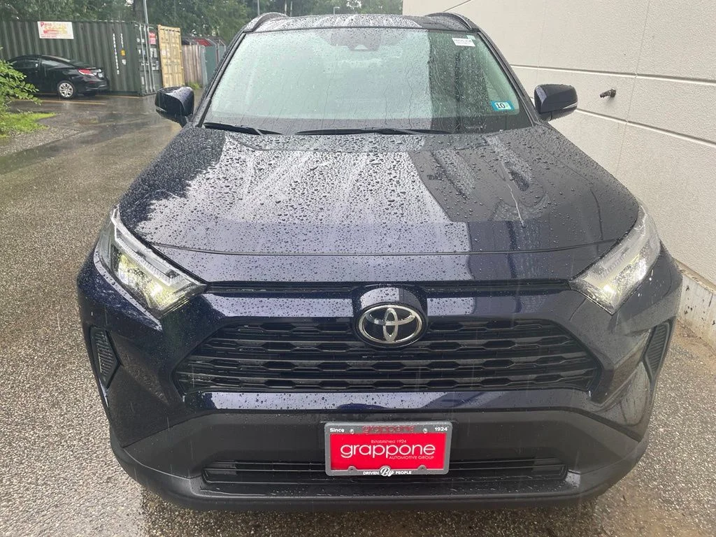 Used 2024  Toyota XLE image 3
