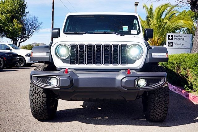 New 2026 Bright White Clear-Coat Exterior Paint Jeep Rubicon image 4