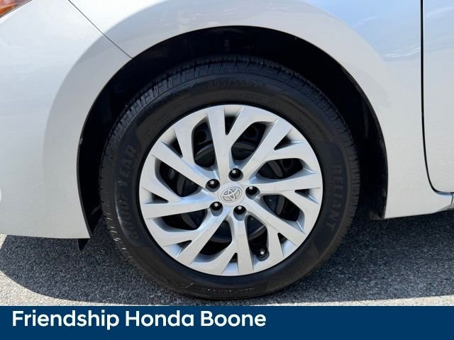 Used 2018 Silver Toyota LE image 10
