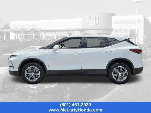 Used 2025 Summit White Chevrolet LT image 2