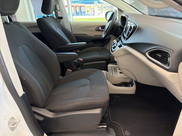 Used 2023 White Chrysler LX image 13