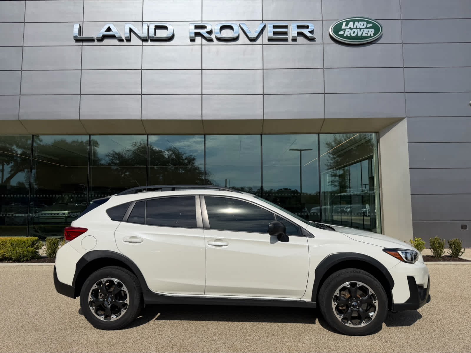 Used 2021 Crystal White Pearl Subaru  image 4