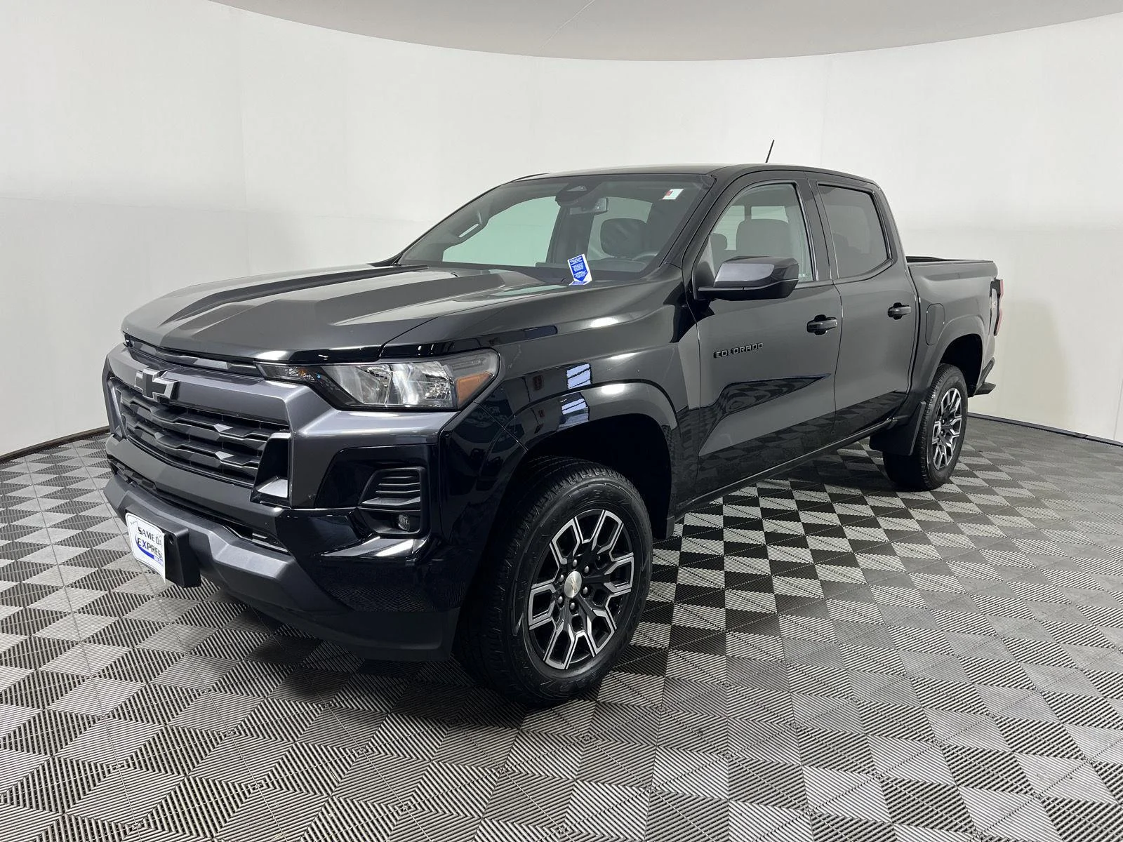 Used 2023 BLACK Chevrolet 4WD LT image 28