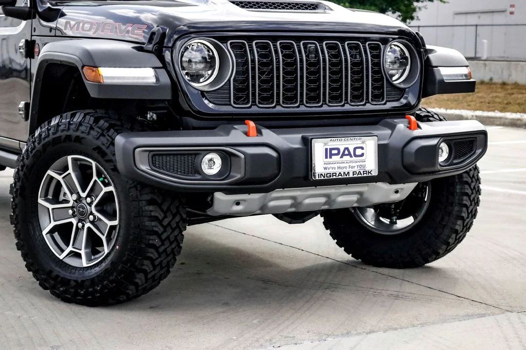 New 2025 Black Jeep Mojave image 3