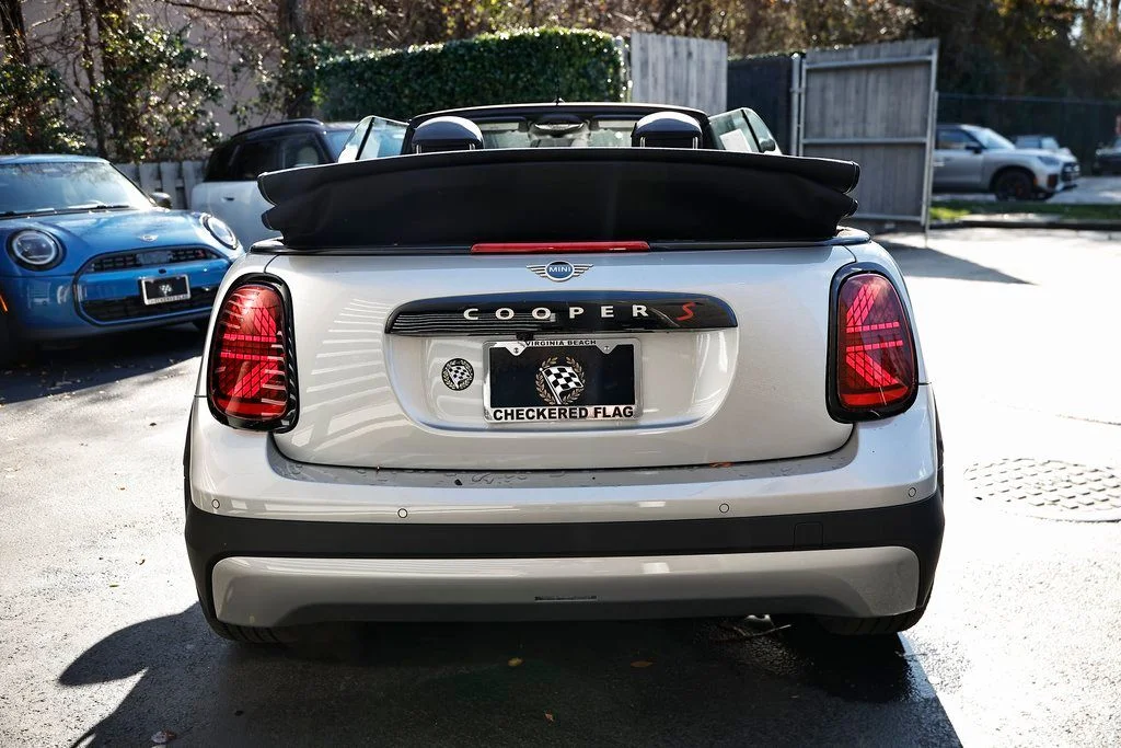 New 2026 Silver MINI Iconic image 9
