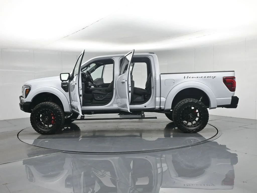 New 2025 White Ford Lariat image 38