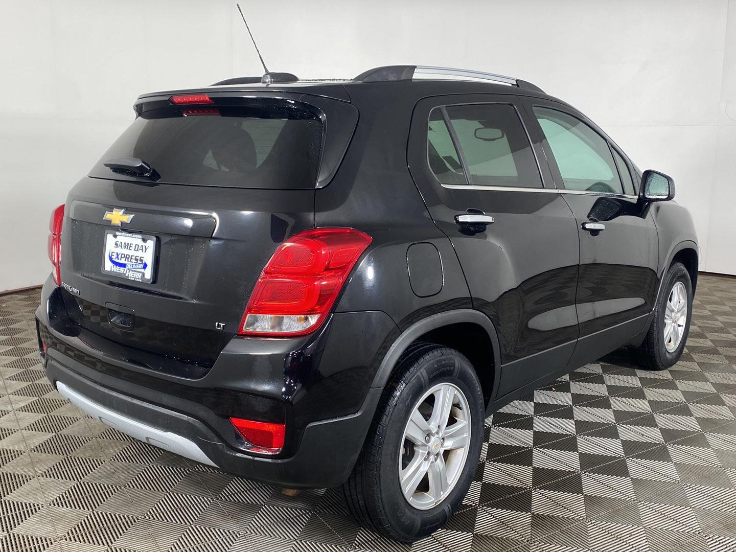 Used 2020 Mosaic Black Metallic Chevrolet LT image 5