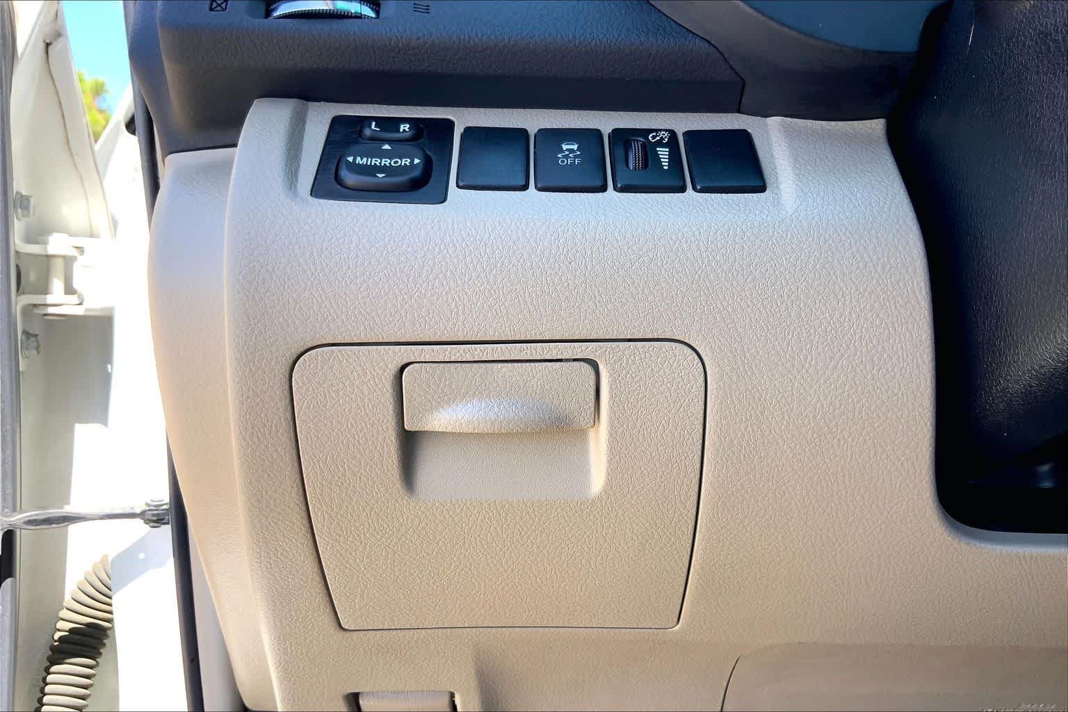 Used 2012 Blizzard Pearl Toyota  image 32