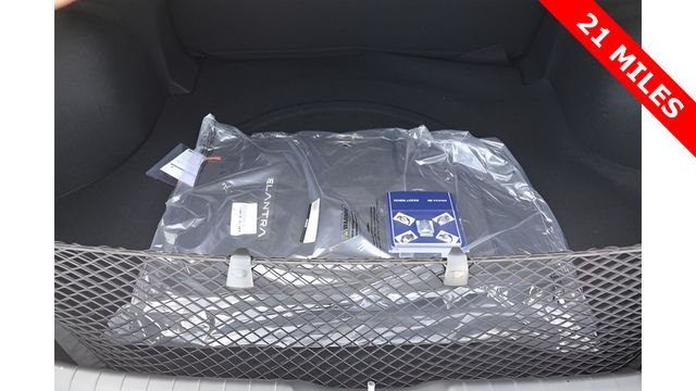 2025 Hyundai Elantra SEL - Photo 13