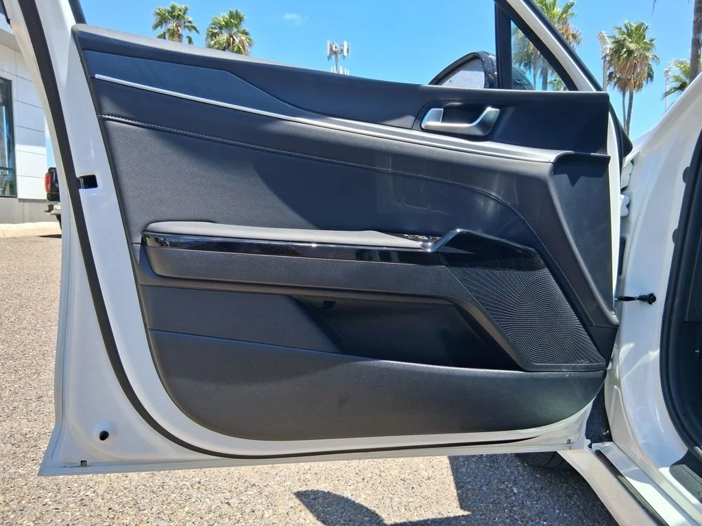 New 2026 White Kia GT-Line image 5