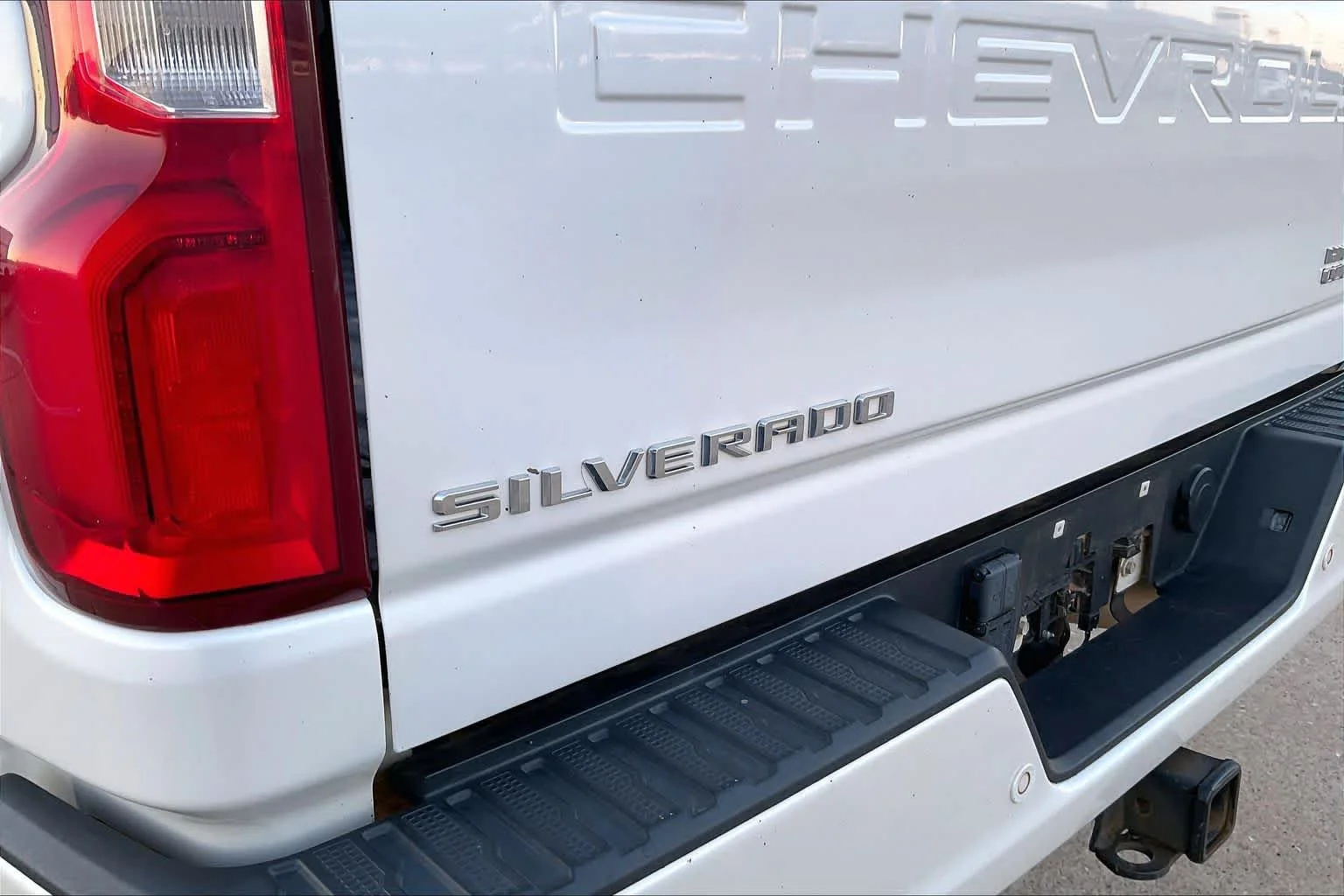 Used 2022 Iridescent Pearl Tricoat Chevrolet High Country image 28