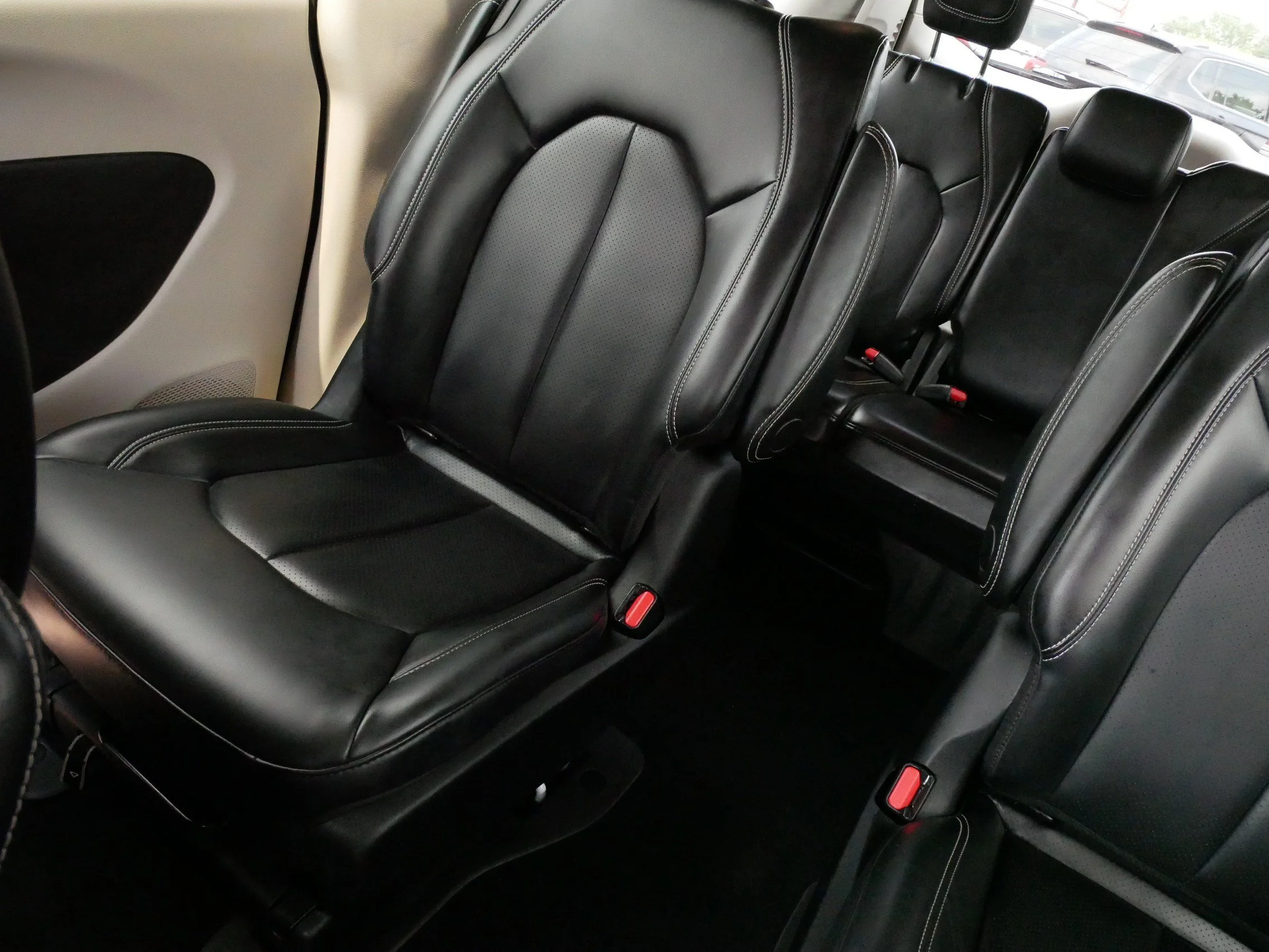 Used 2023 Bright White Clearcoat Chrysler Hybrid Touring L image 12