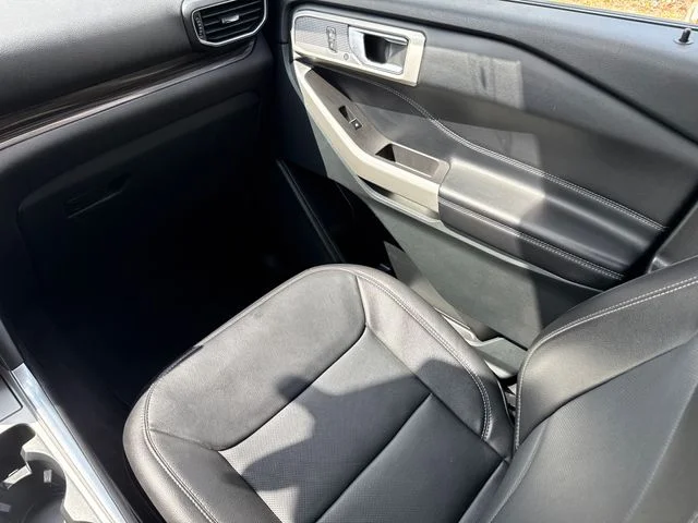 Used 2023 White Ford Limited image 17