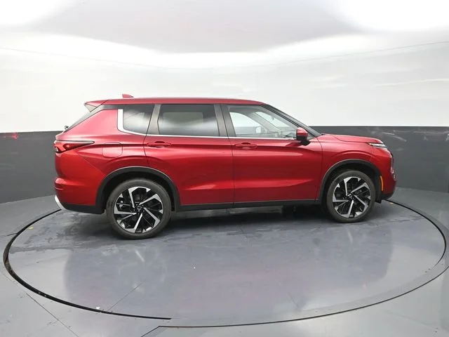 Used 2024  Mitsubishi SE image 9