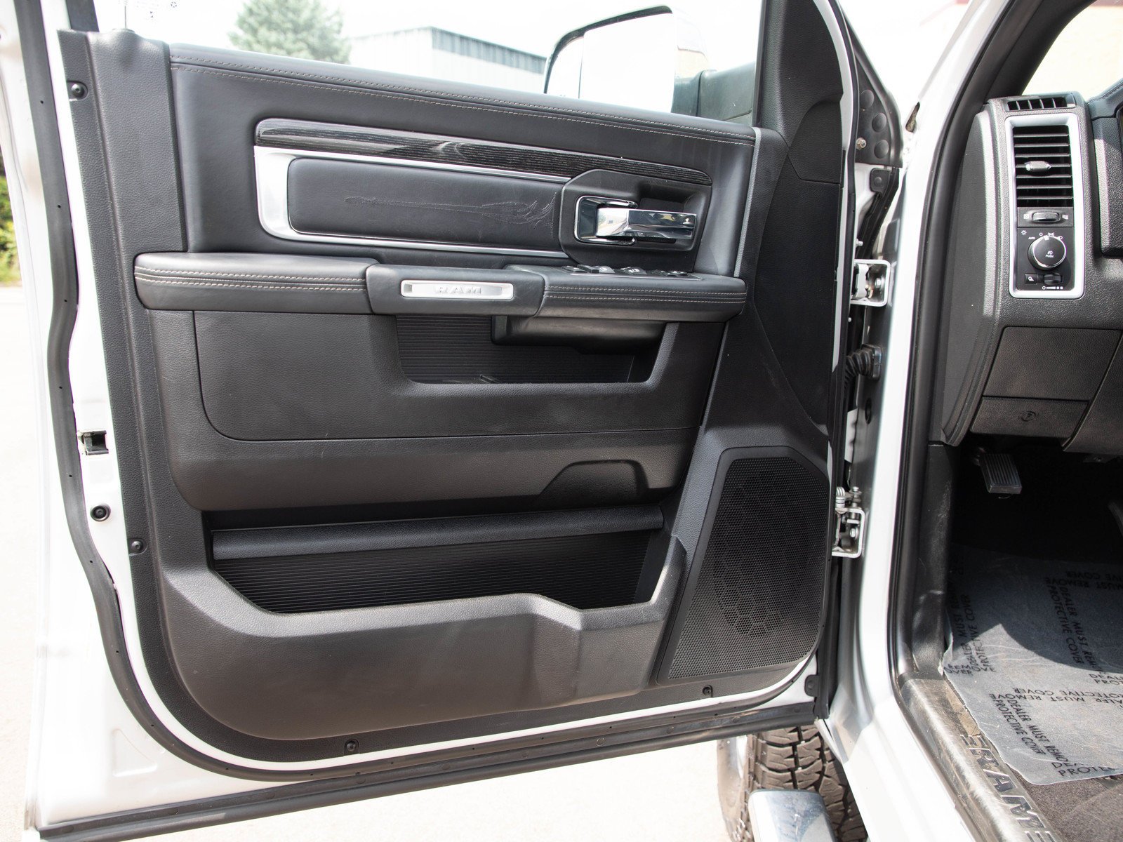 Used 2017 Bright Silver Clearcoat Metallic Ram Laramie Longhorn image 18