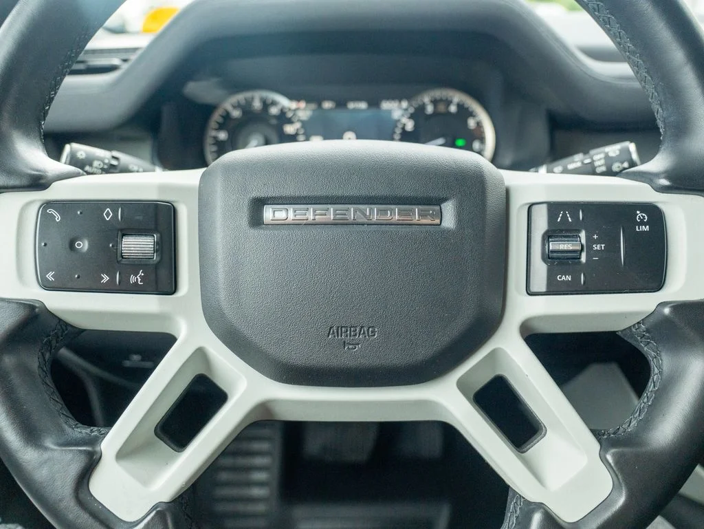 Used 2023 White Land Rover Standard image 14