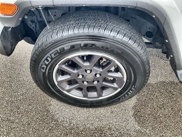Used 2022 Silver Zynith Clearcoat Jeep Overland image 18