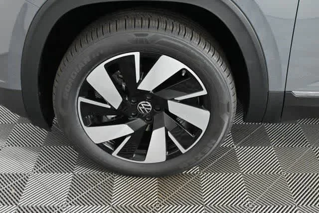New 2026 Pure Gray Volkswagen 2.0T SEL image 8