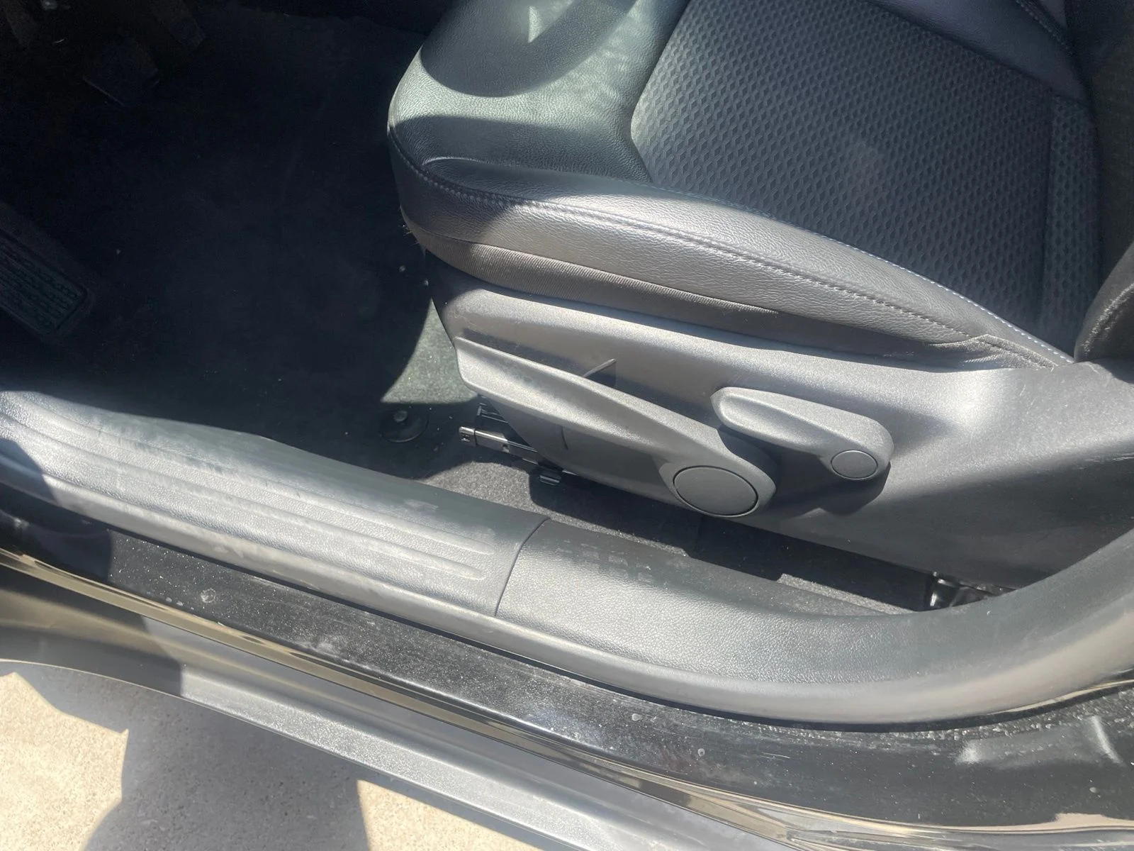 Used 2025 Black Jeep Latitude image 19