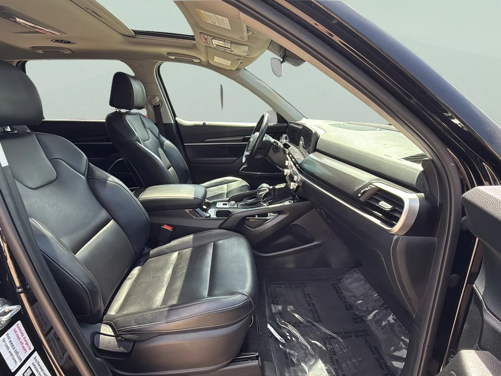 Used 2025 Ebony Black Kia S image 12