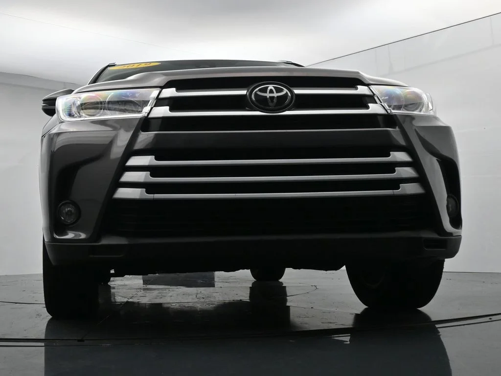 Used 2019 Gray Toyota XLE image 32