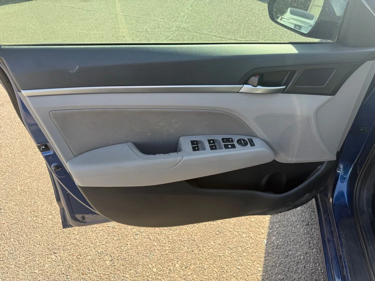 Used 2020 Lakeside Blue Hyundai Value Edition image 14