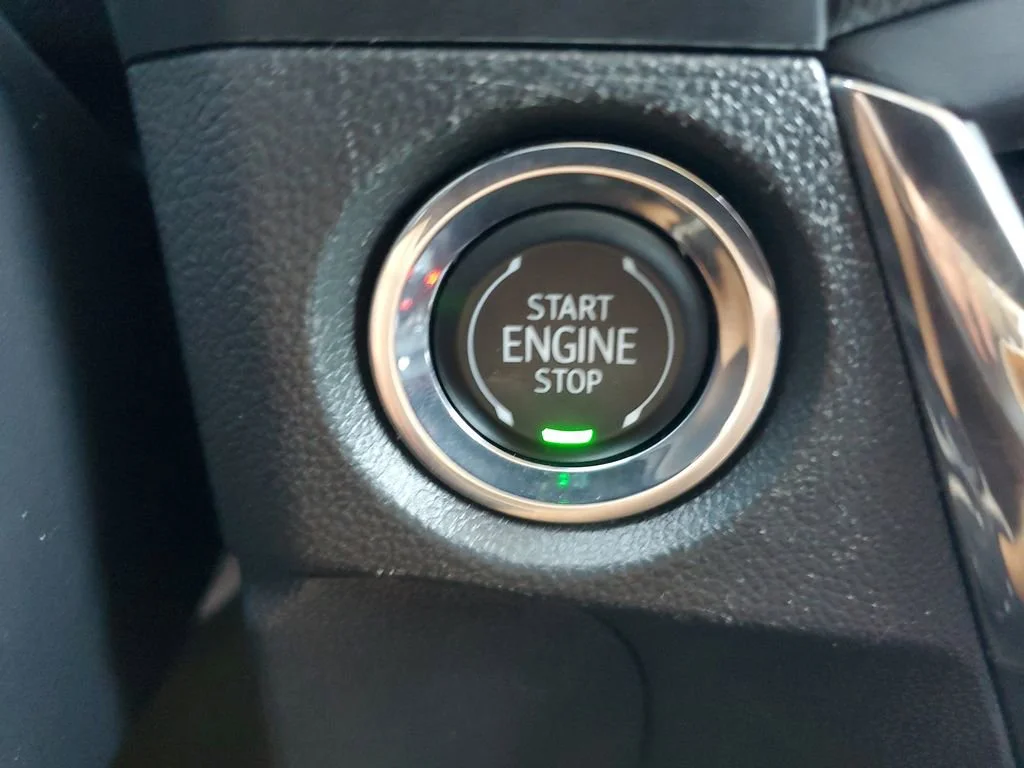Used 2025 Summit White Buick Preferred image 20