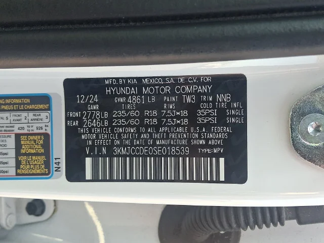 Used 2025 White Hyundai SEL Convenience image 27