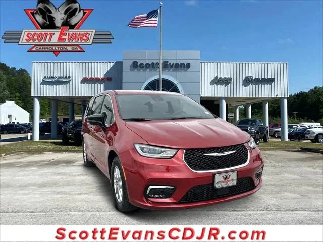 2026 Chrysler Pacifica Select's photo