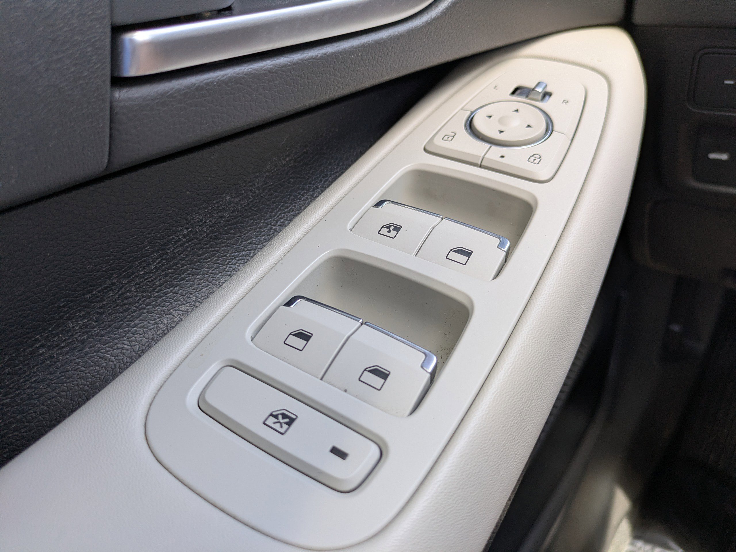 Certified Used 2023 Carbon Blue Hyundai SE image 20