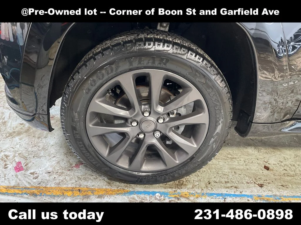 Used 2018 Black Jeep Overland image 11