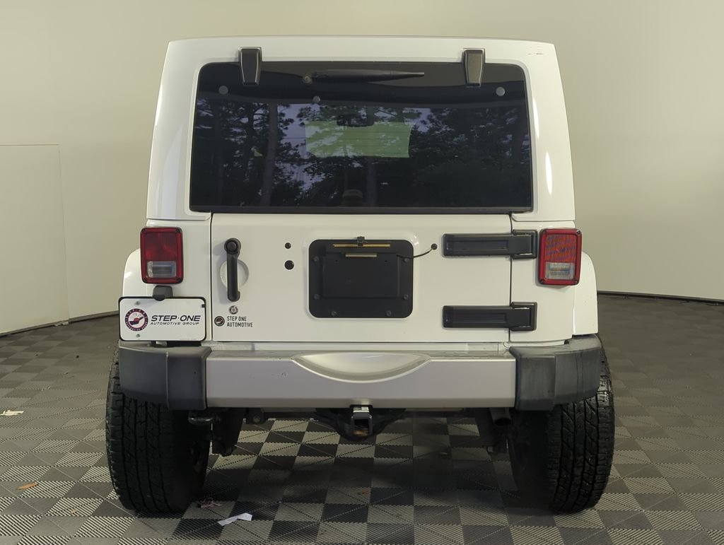 Used 2018 White Jeep Unlimited Sahara image 5