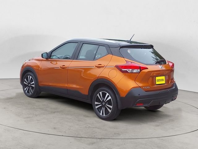 Used 2020 Orange Nissan SV image 3