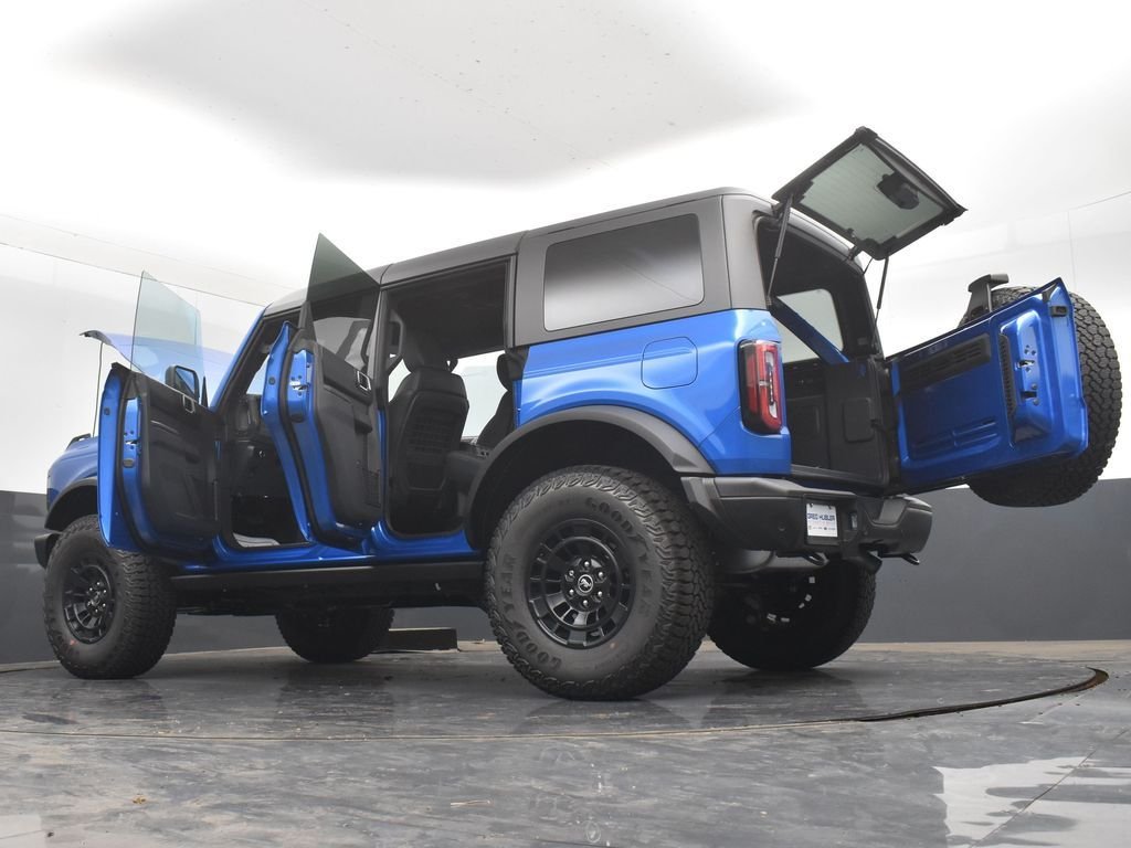 New 2026 Velocity Blue Metallic Ford Badlands® image 36