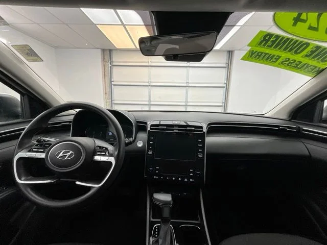 Used 2024 White Hyundai SEL image 2