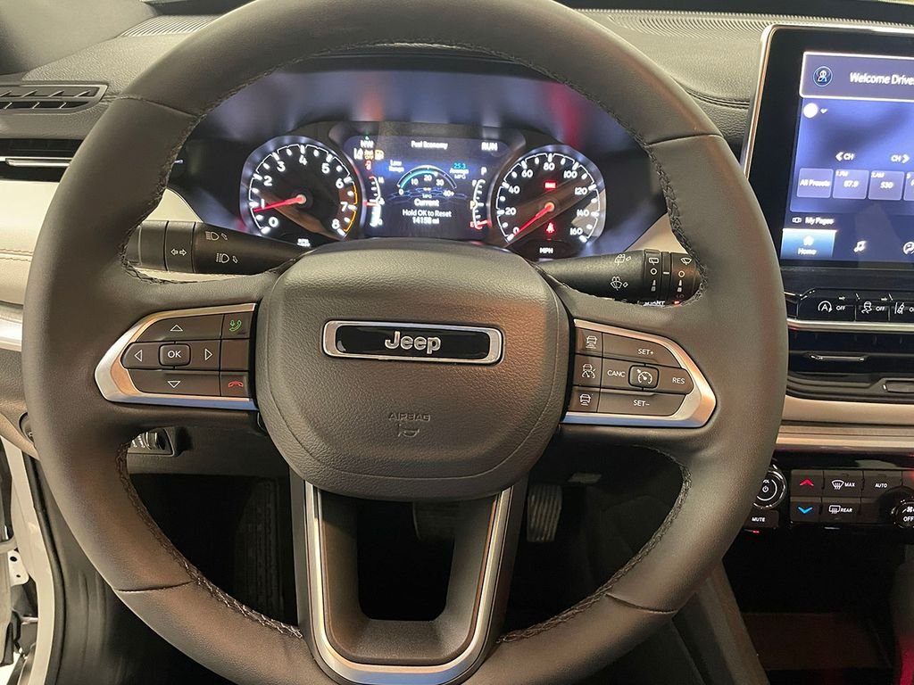 Used 2026 White/off-white Jeep Limited image 29