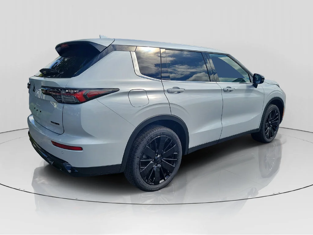 New 2026 White Mitsubishi LE 1.5T 2WD image 7