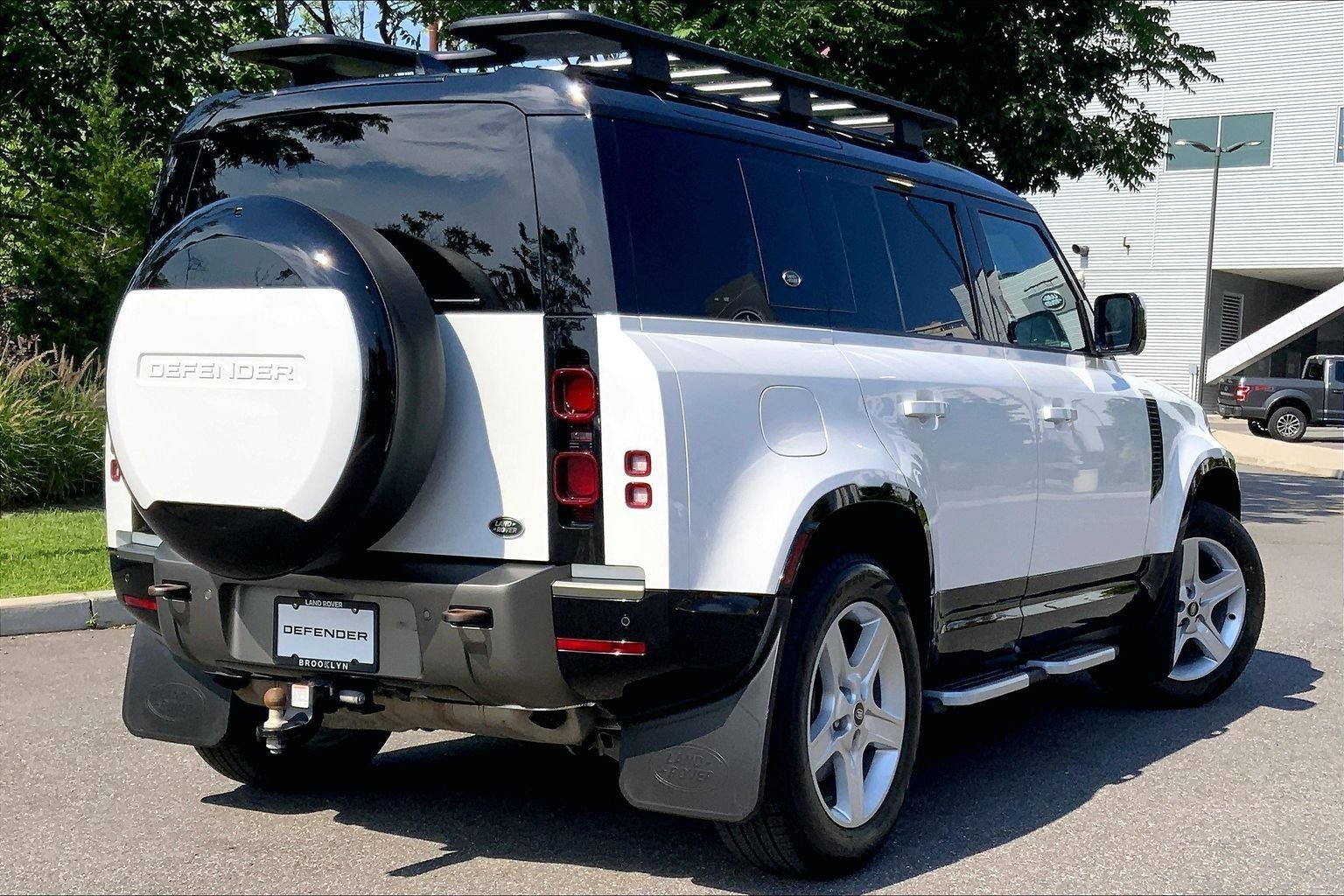 Used 2023 Fuji White Land Rover X-Dynamic SE image 12