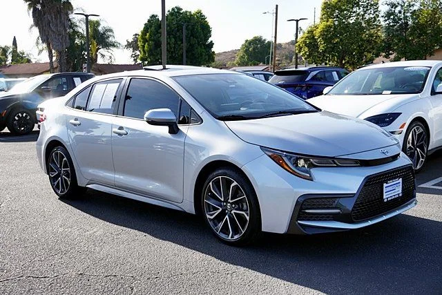 Used 2022 Silver Toyota SE image 5